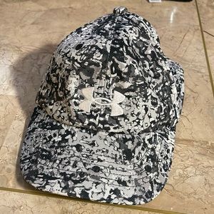 NWOT Grey, Black & White Girls All Season Gear Under Armour Hat